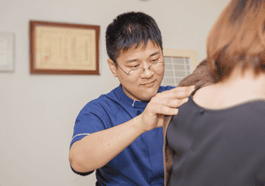 身体全体の歪みを丁寧に確認